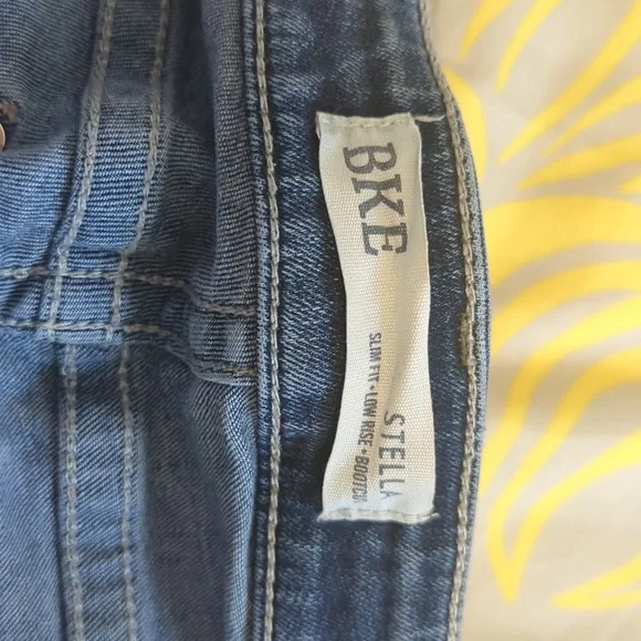 BKE "Stella" bootcut jeans. 26x31 - Picture 4 of 4